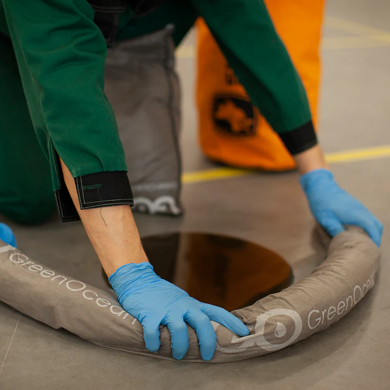 pf-ce85a08a--Spill-Kit-CleanUp-Sequence-3